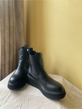 Rocket Dog Black Platform Chelsea Boots